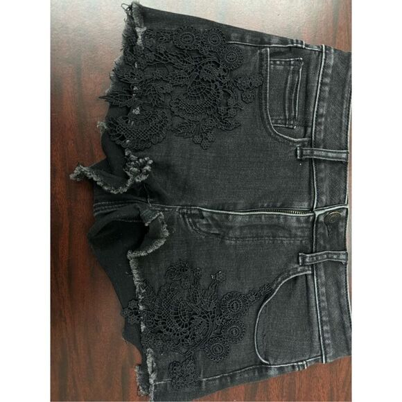 American Eagle Black Hi-Rise Shortie Super Super Stretch Shorts with Lace Size 6 - Picture 2 of 6